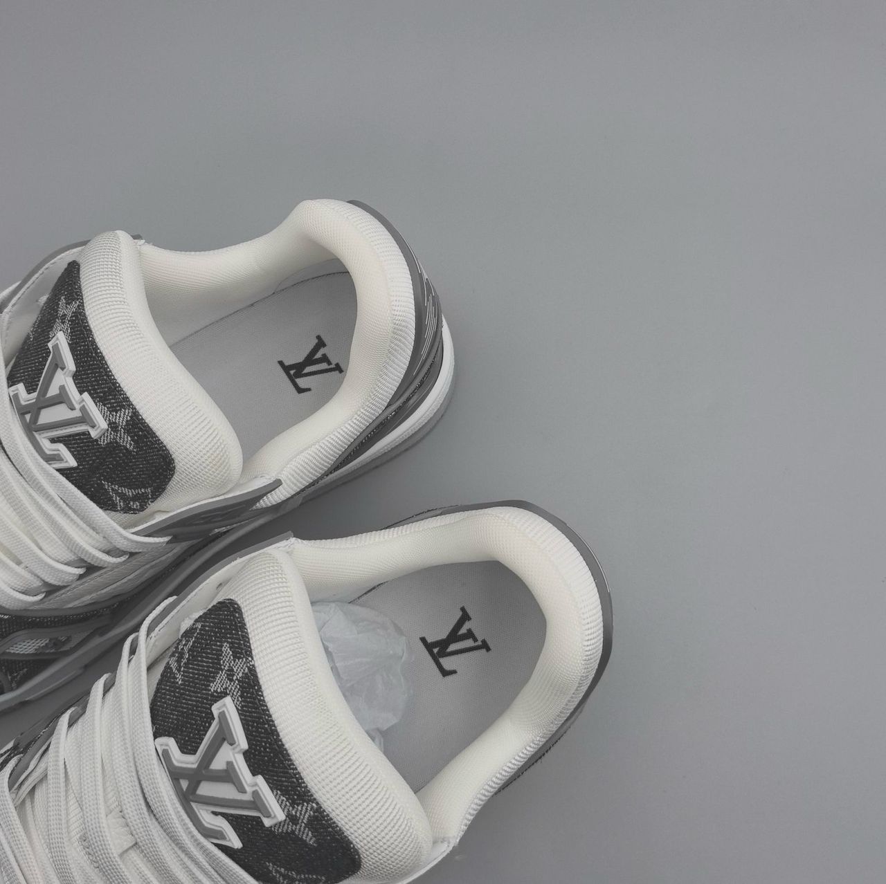 LV Trainer Grey