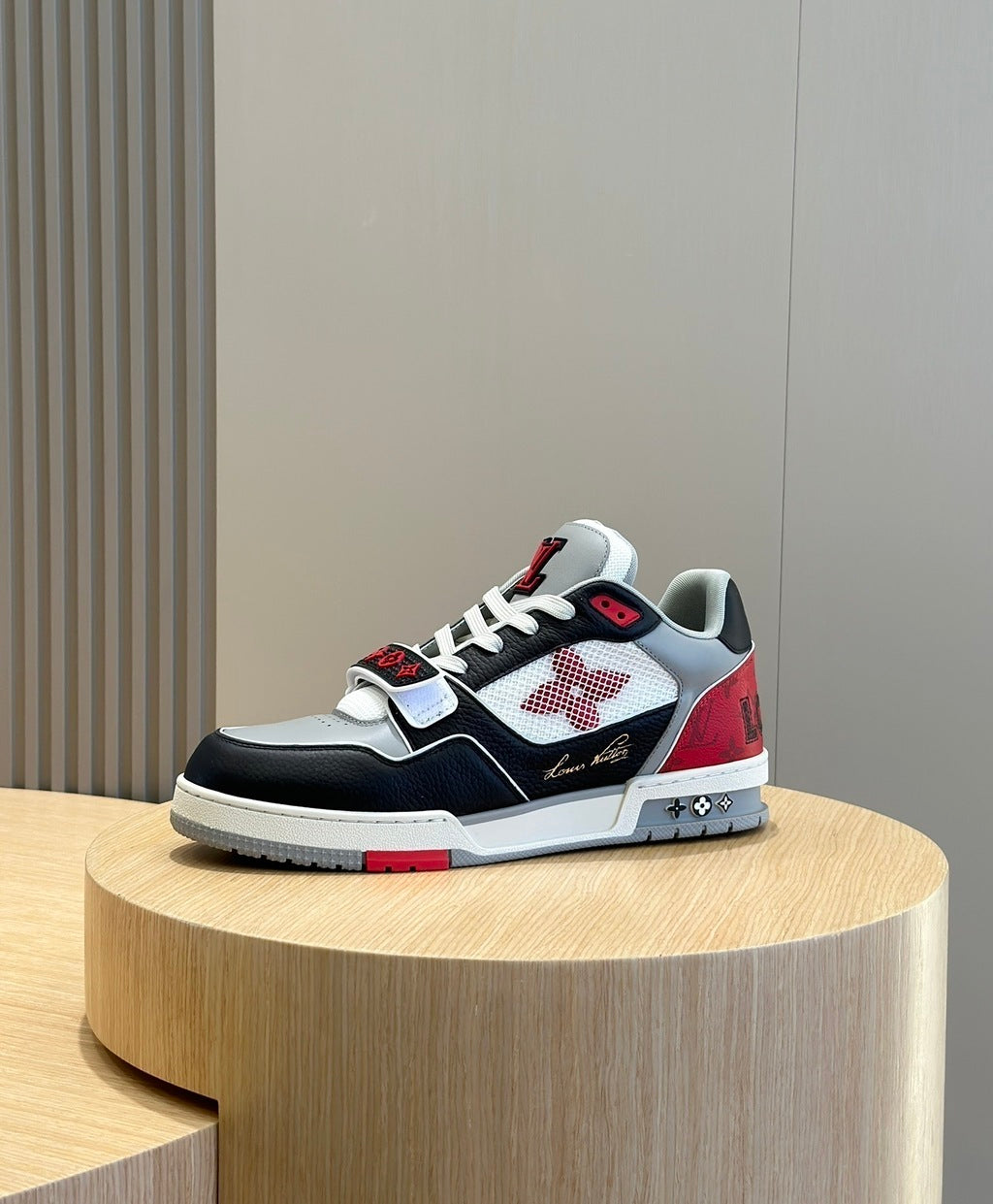 LV Trainer Red Grey Black