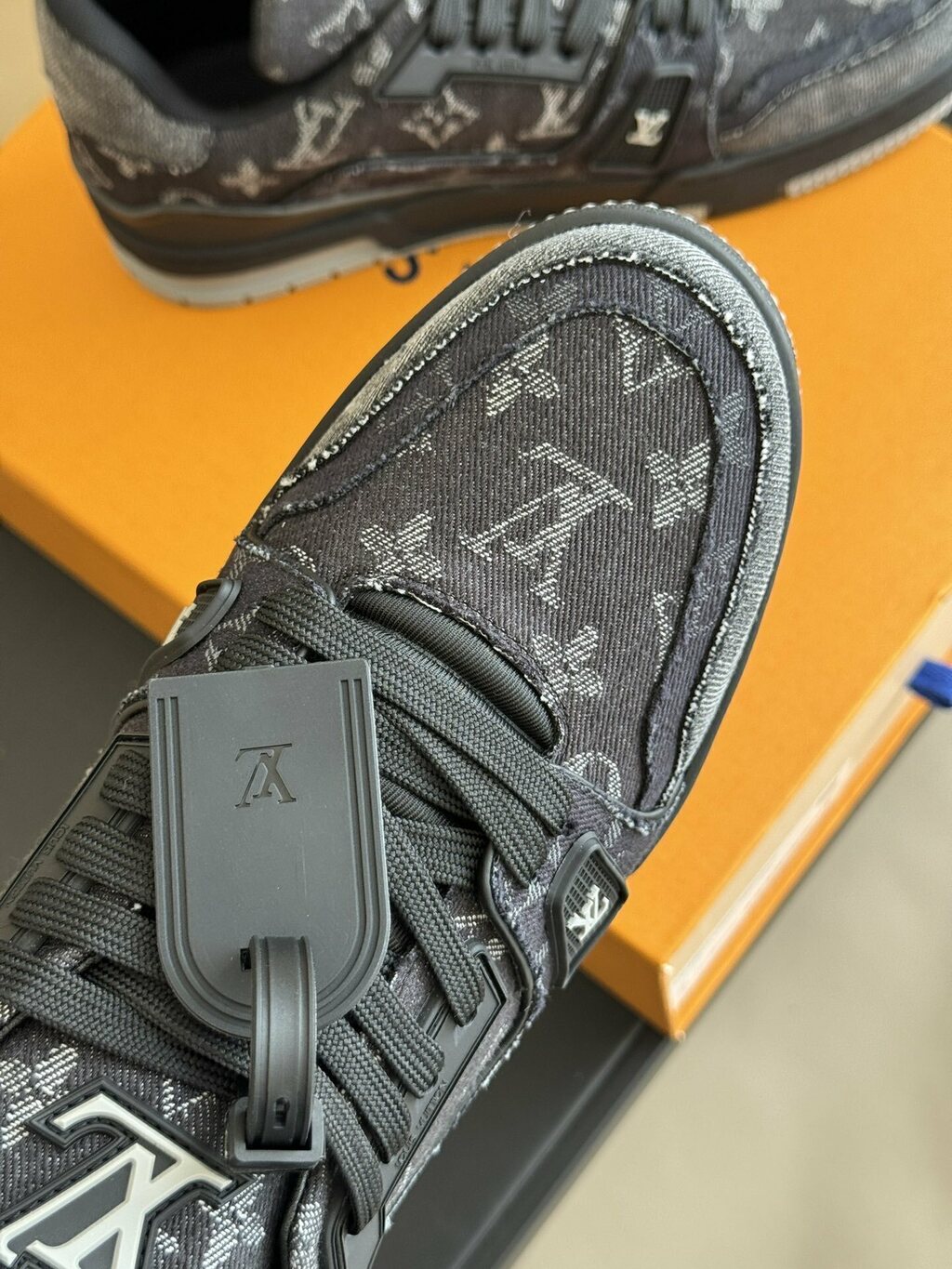 LV Trainer Low Black Grey