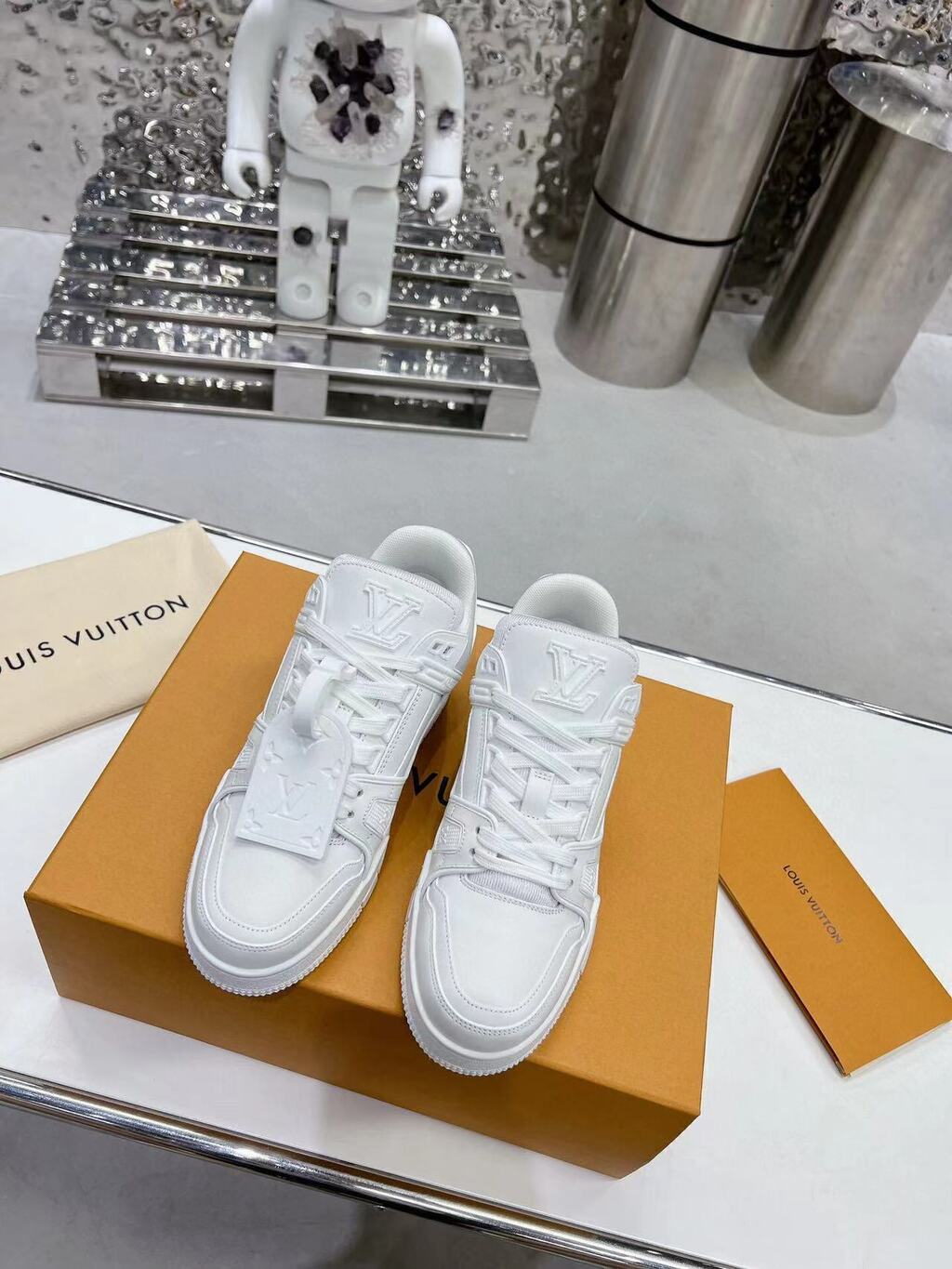 LV Trainer White