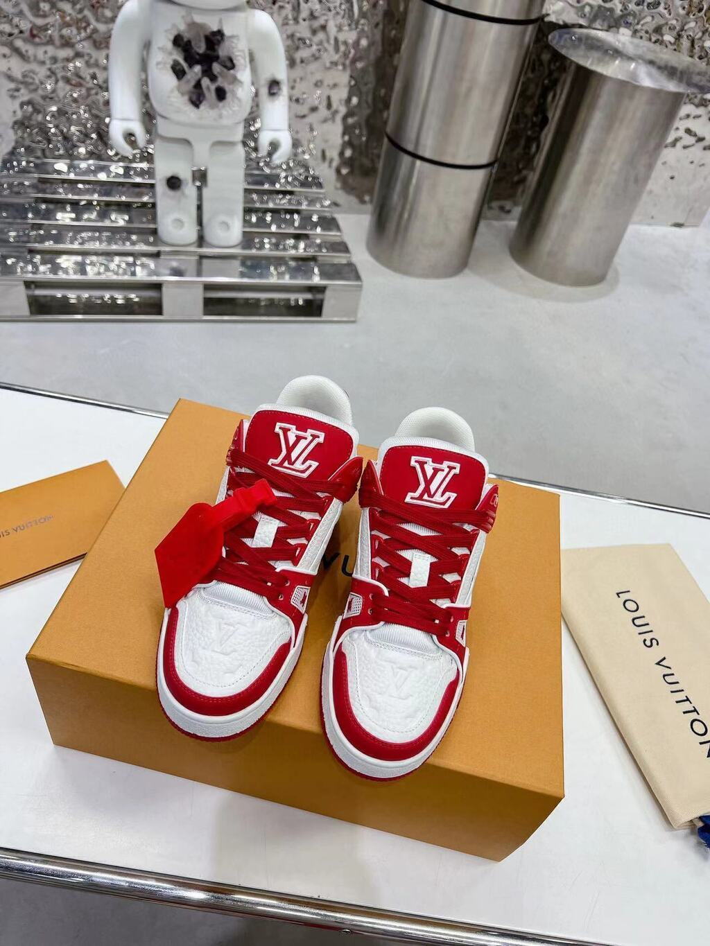 LV Trainer Red White