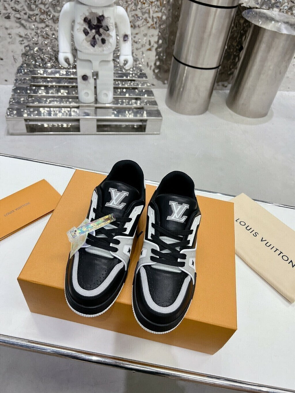 LV Trainer Black Grey White