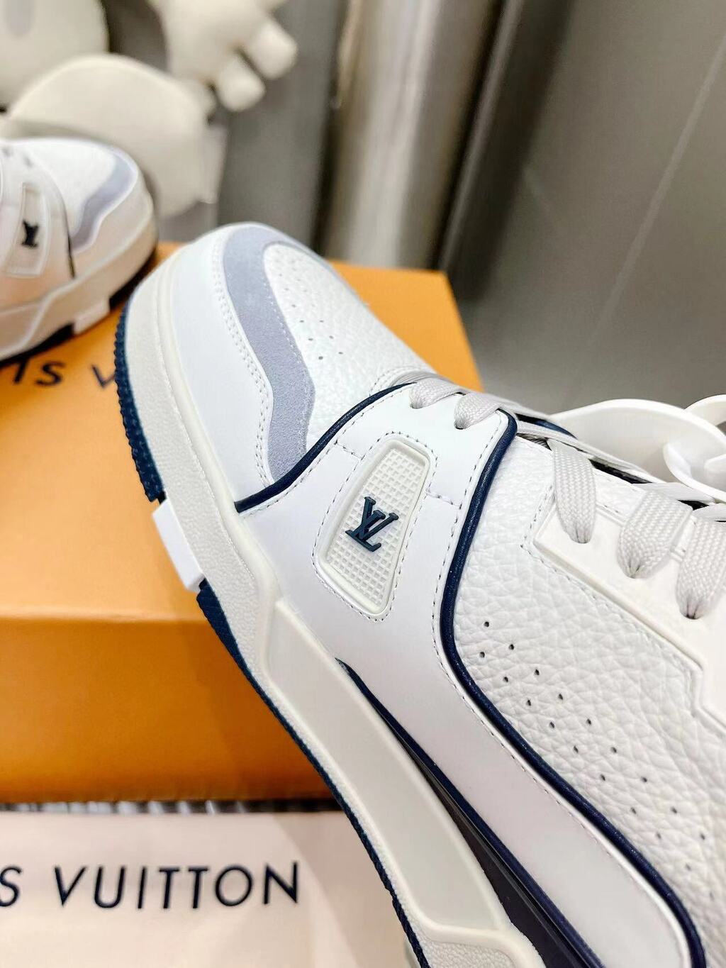 LV Trainer #54 Signature White Marine